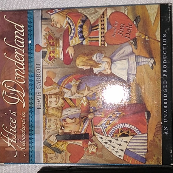 Alice's Adventures in Wonderland & Through the Looking Glass by Lewis Carroll - Picture 2 of 5
